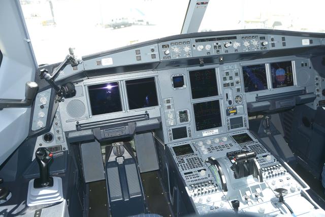 a330 cockpit.jpg